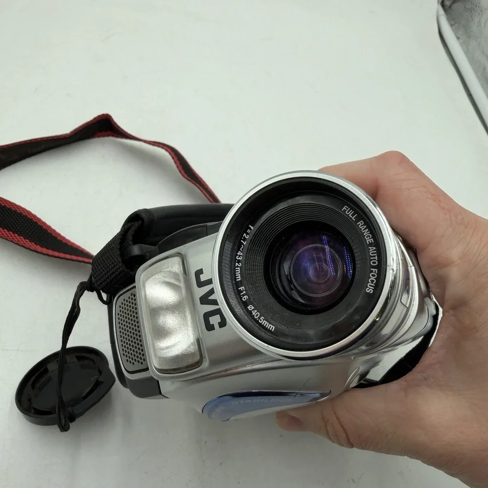 JVC GR-SXM260U Compact VHS-C VHS 700x Digital Zoom Camcorder Tested Working